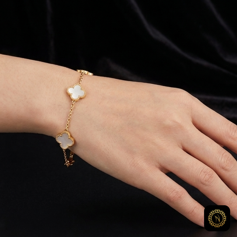 Elegant Gold Four-Leaf Clover Pearl Bracelet
