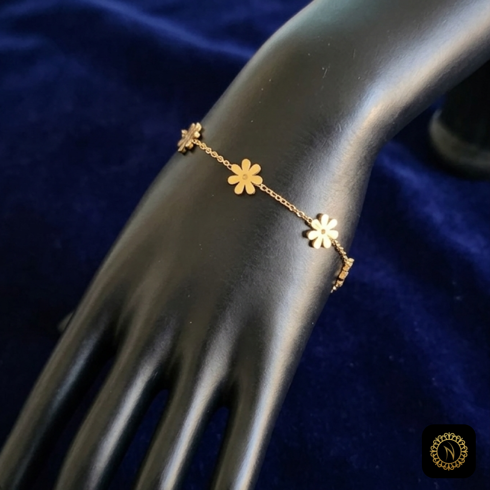 Charming Gold Daisy Floral Chain Link Bracelet
